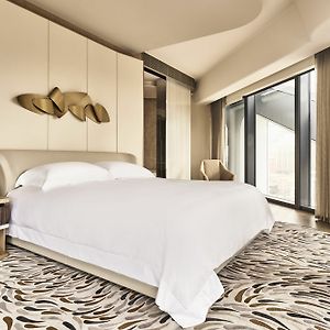 Morpheus Prestige Suite Club Lounge Access